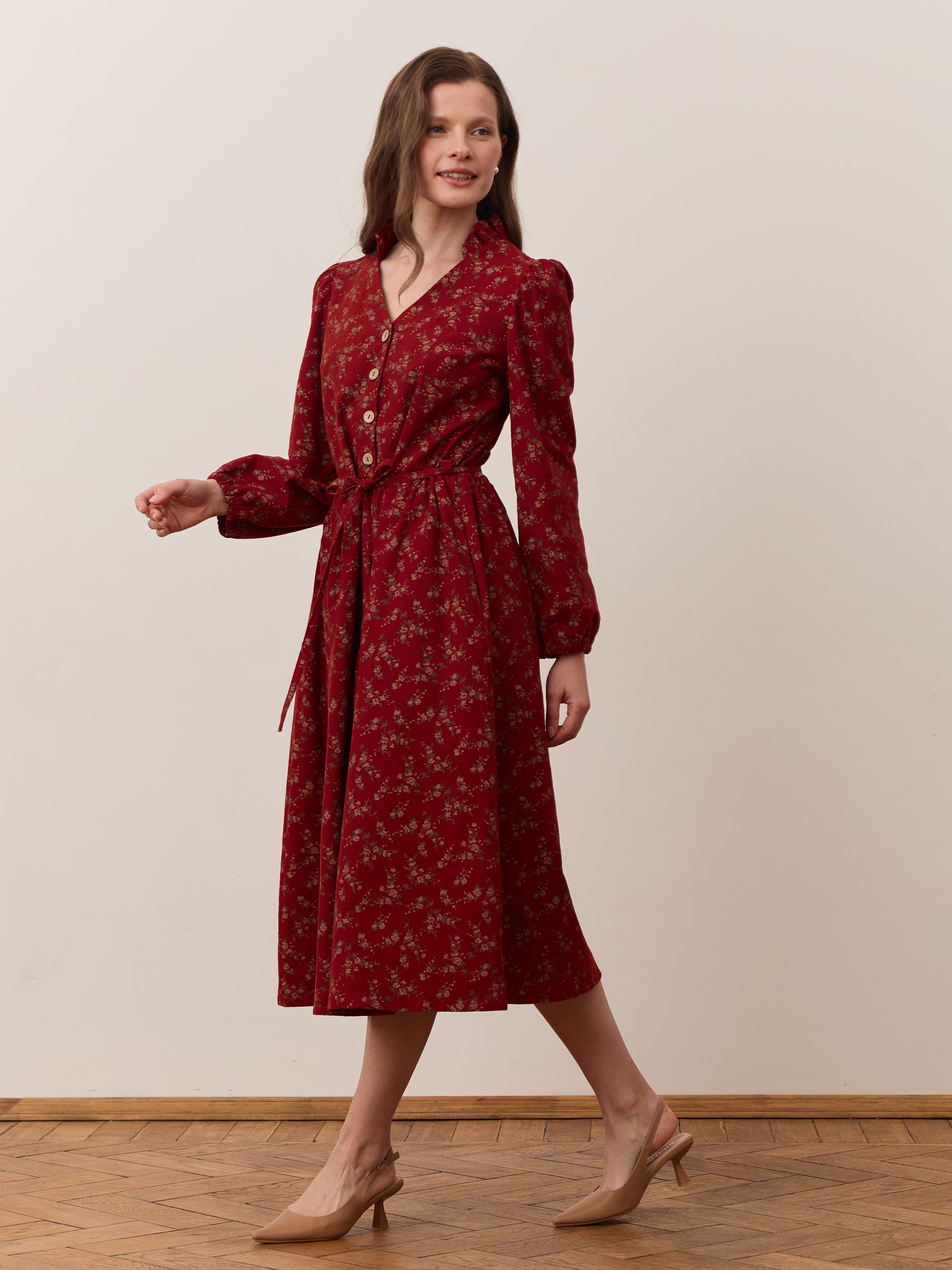 Платье с воротником стойкой. Фото 1