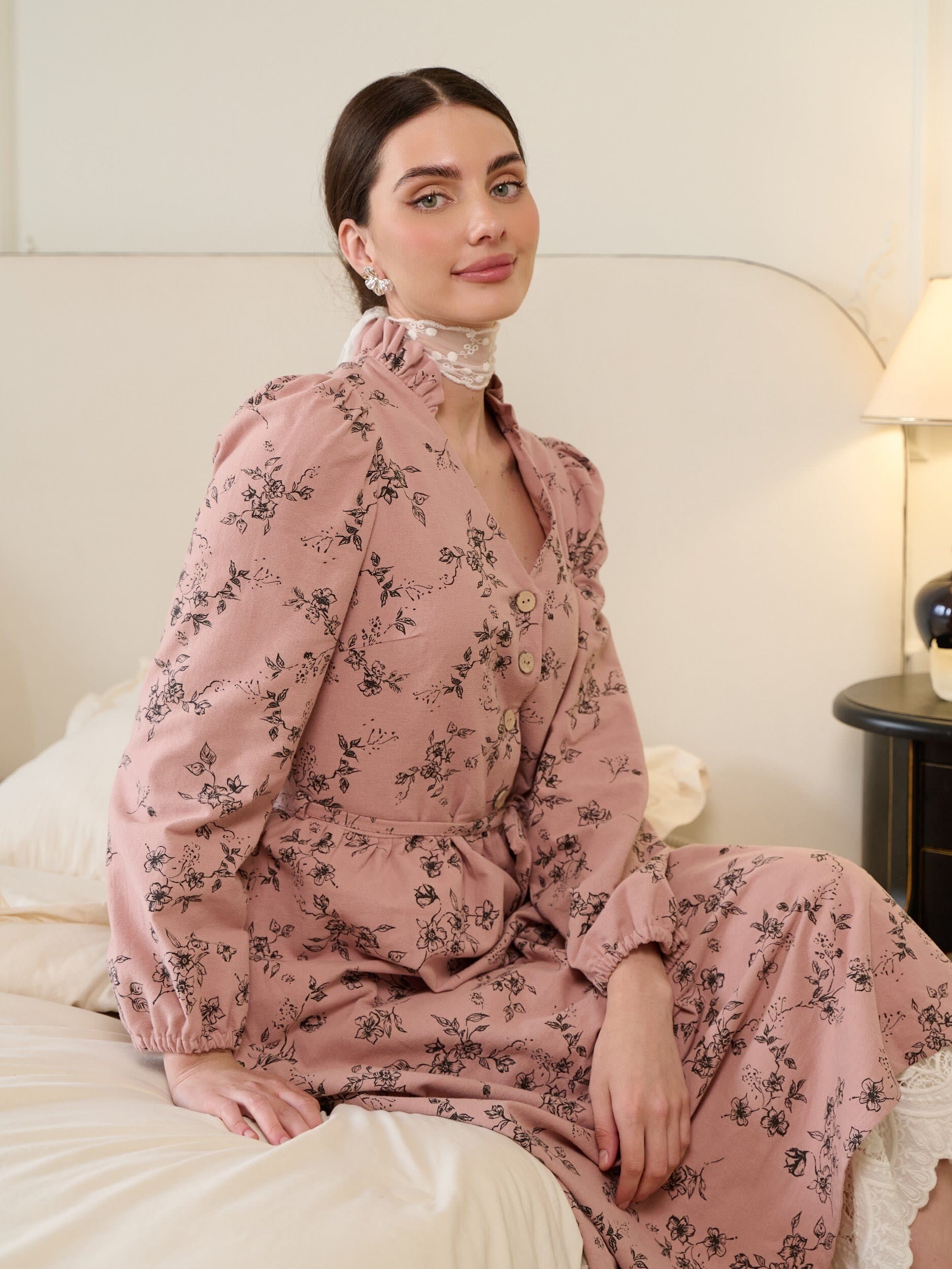 Платье с воротником стойкой. Фото 1