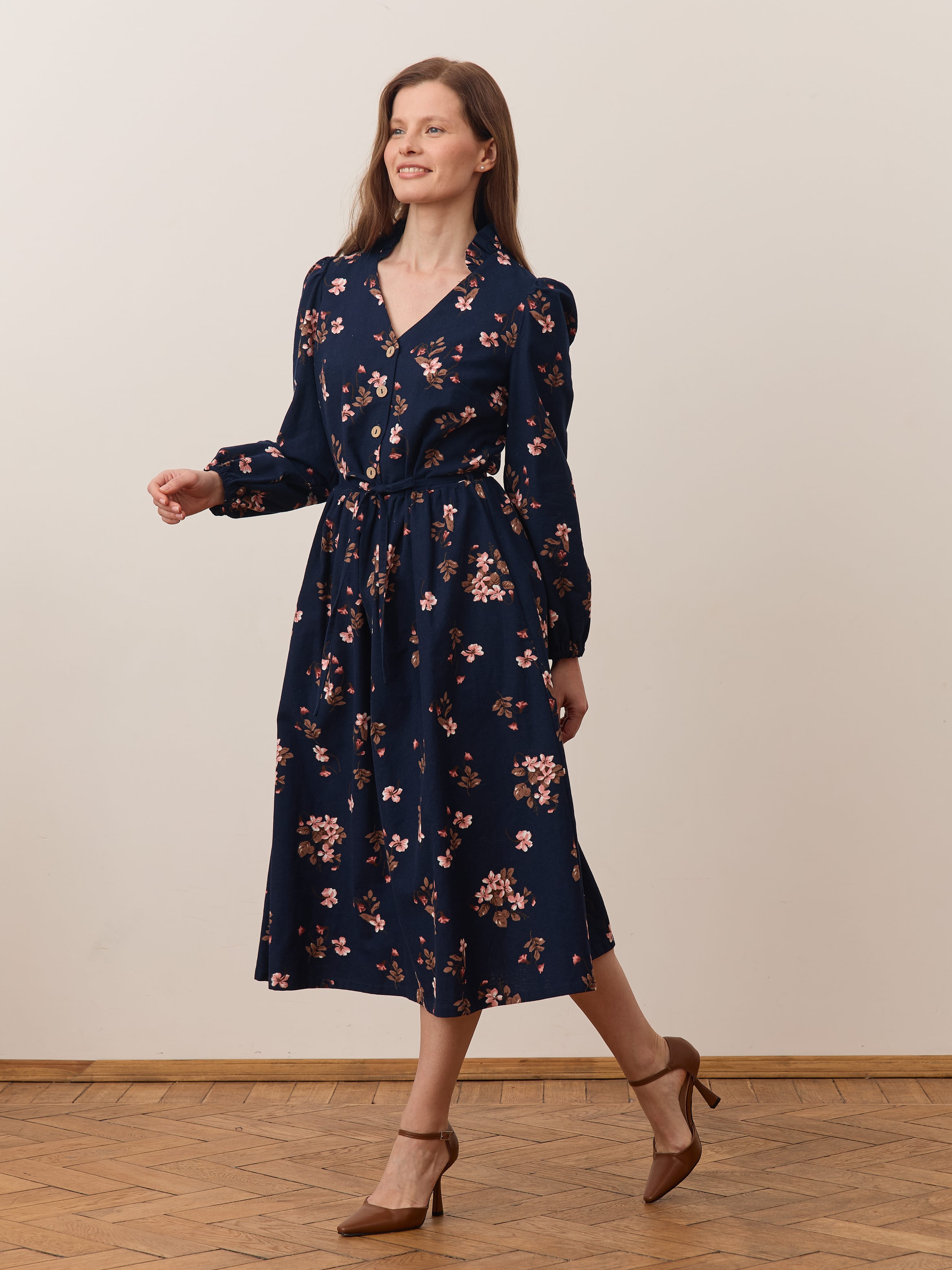 Платье с воротником стойкой. Фото 1