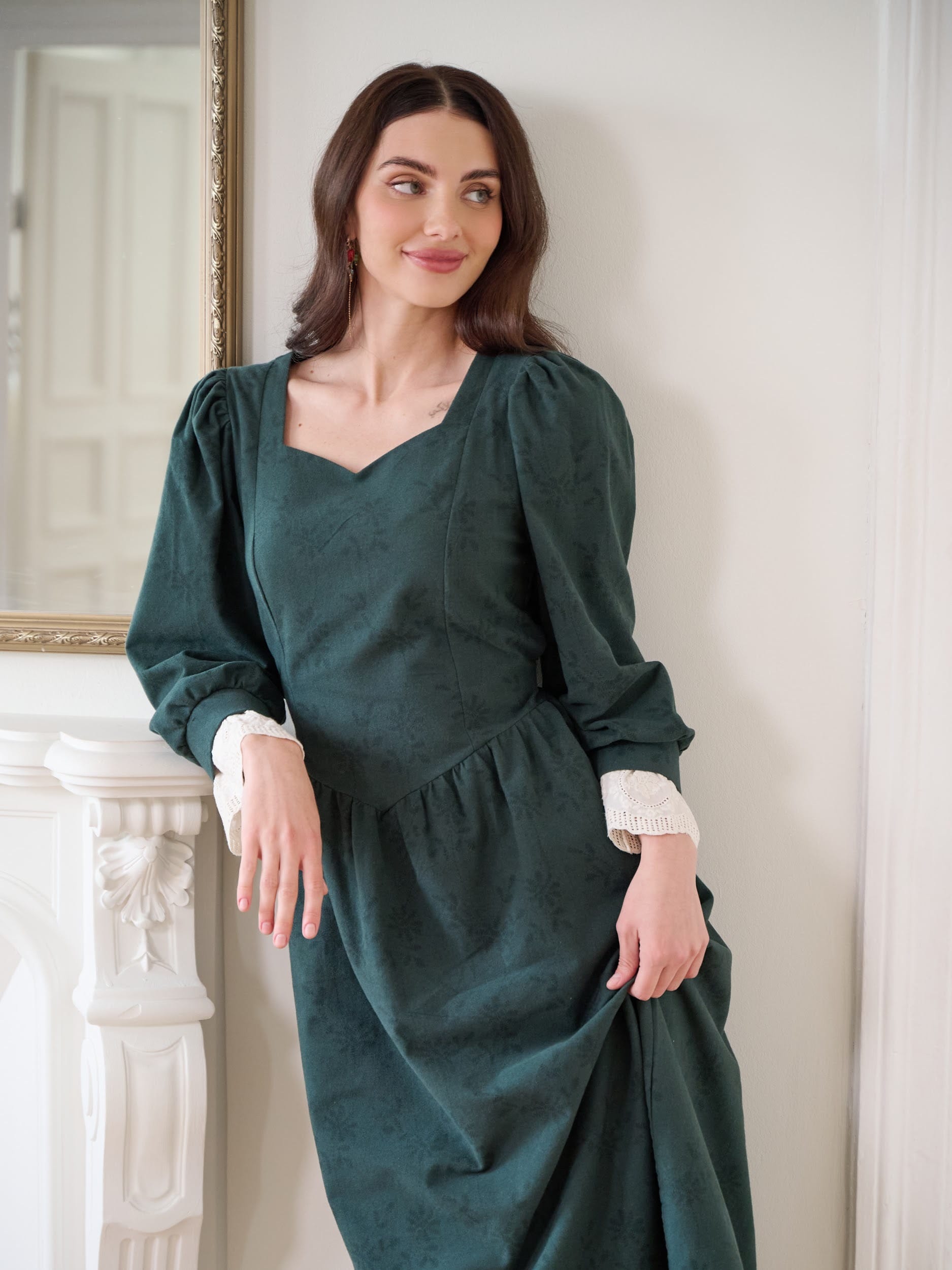 Платье с вырезом-сердечко. Фото 1