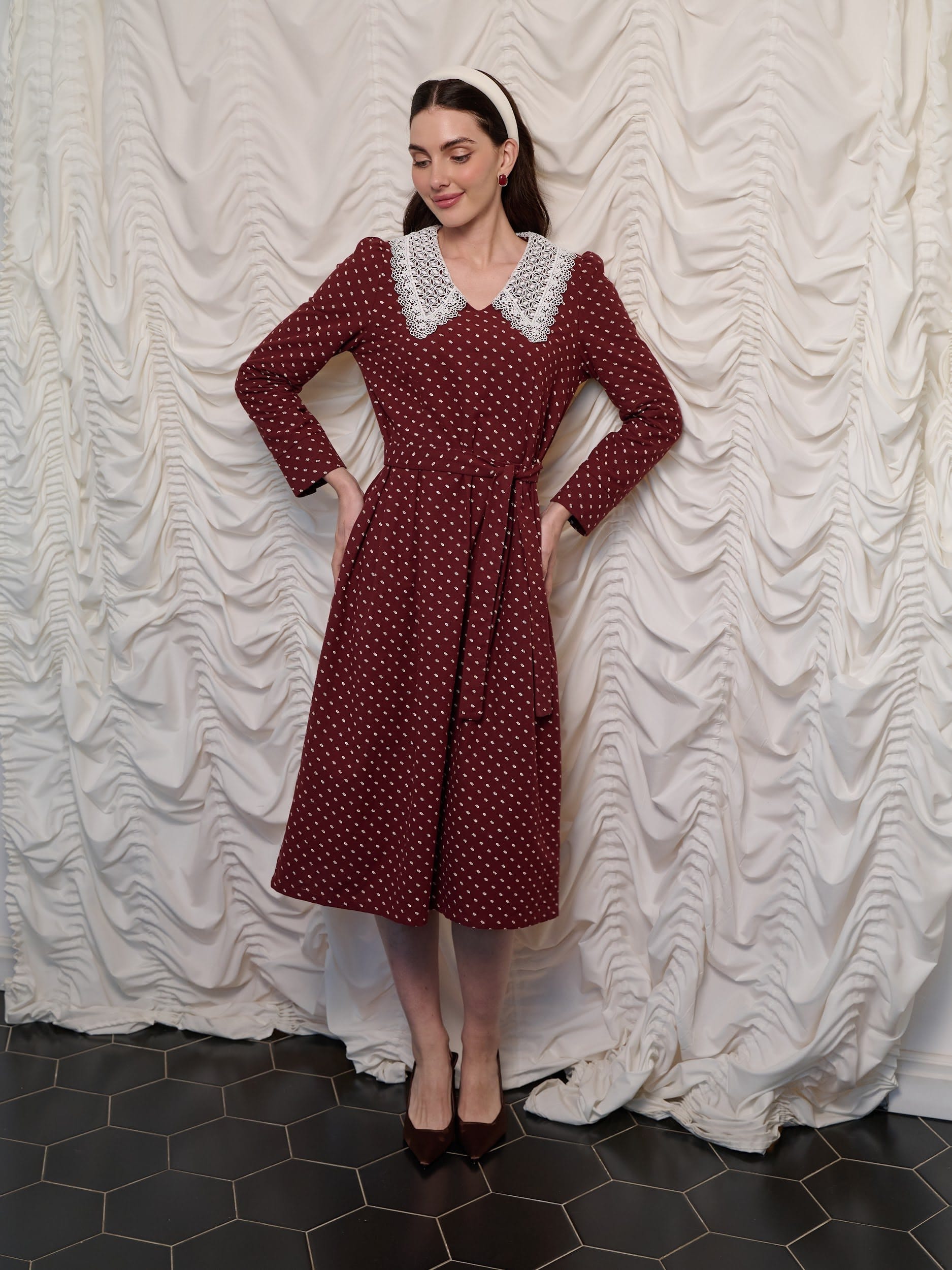 Платье с кружевным воротником. Фото 1