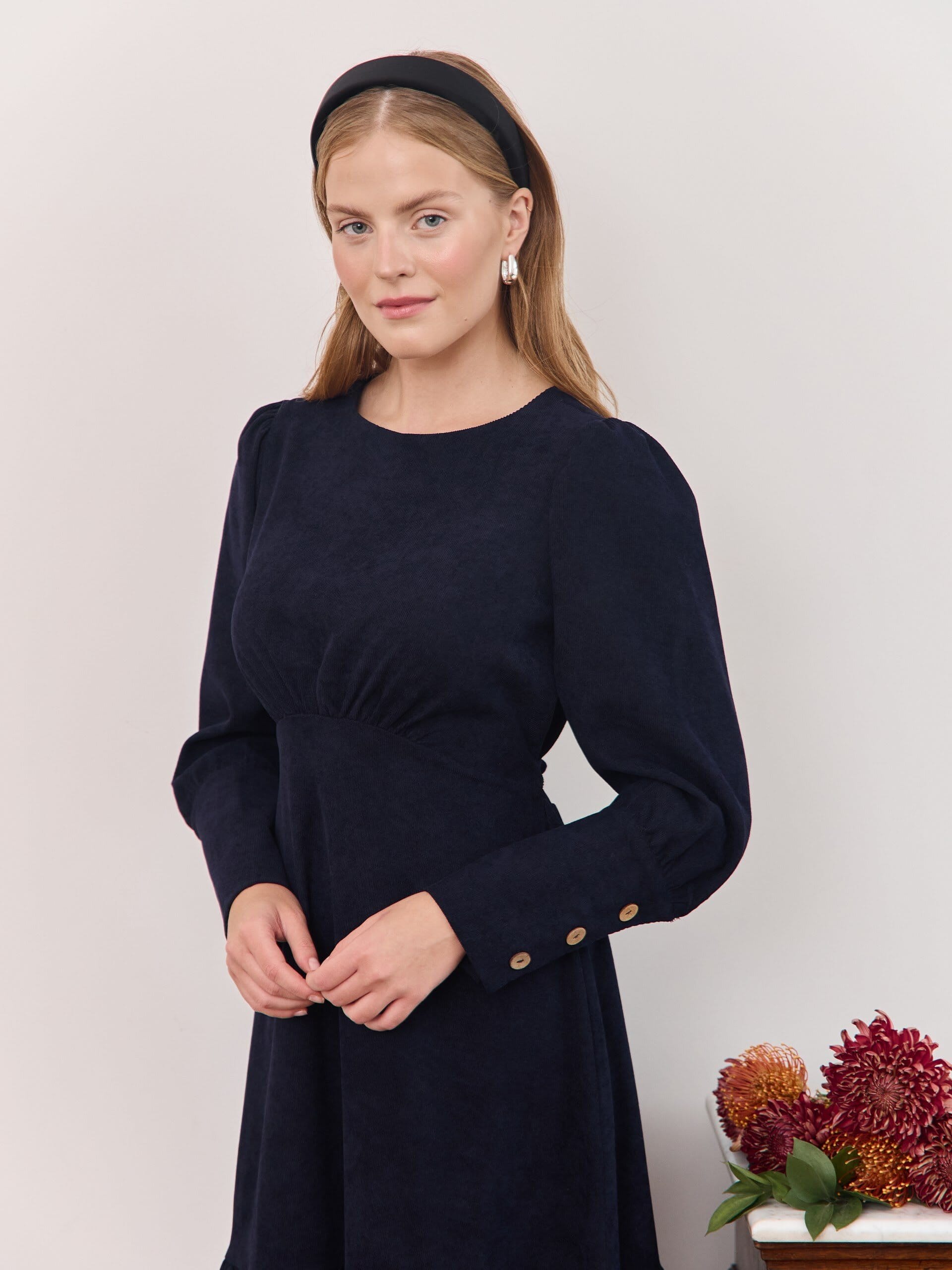 Платье с широкими манжетами