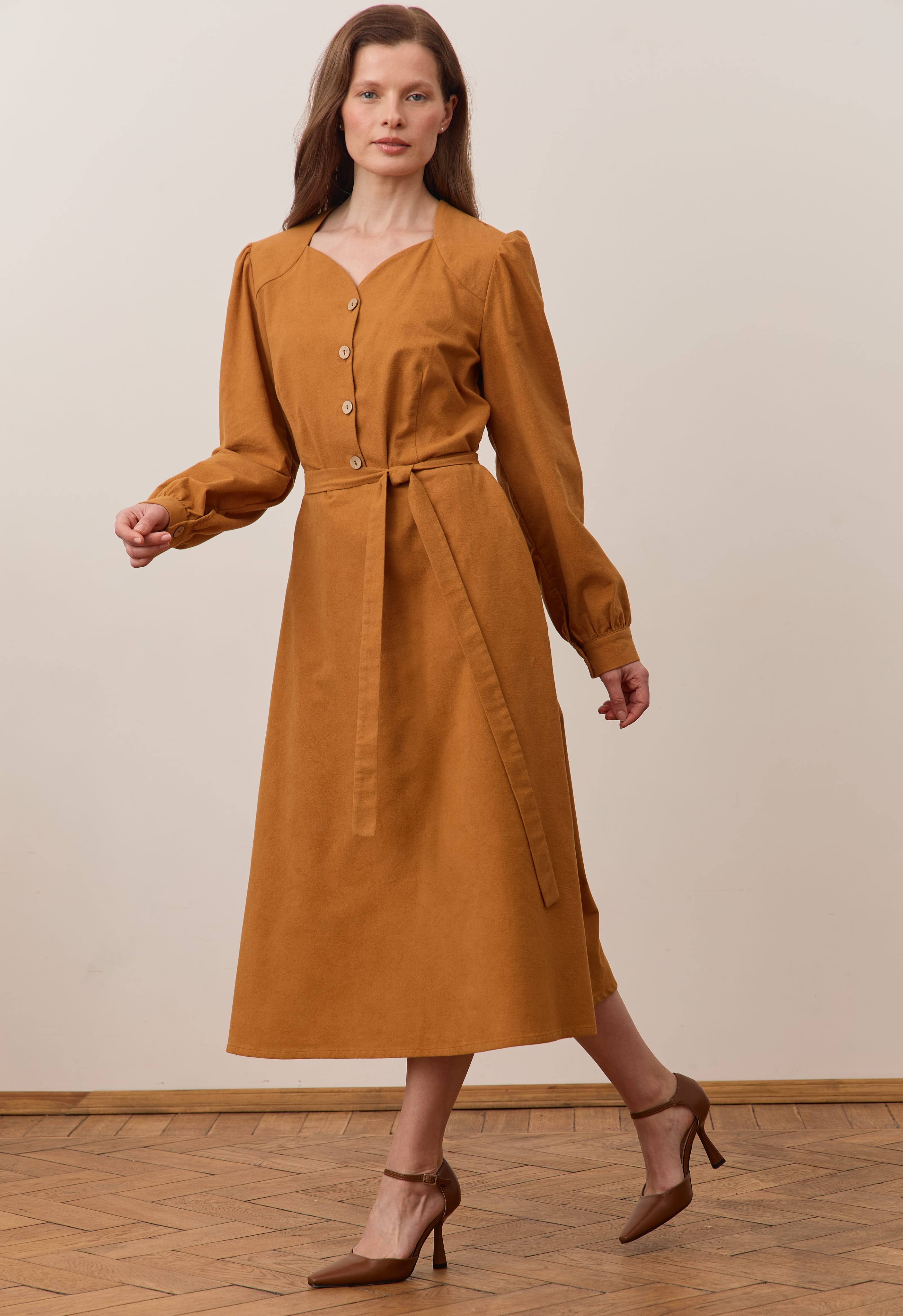 Платье с вырезом-сердечко. Фото 1