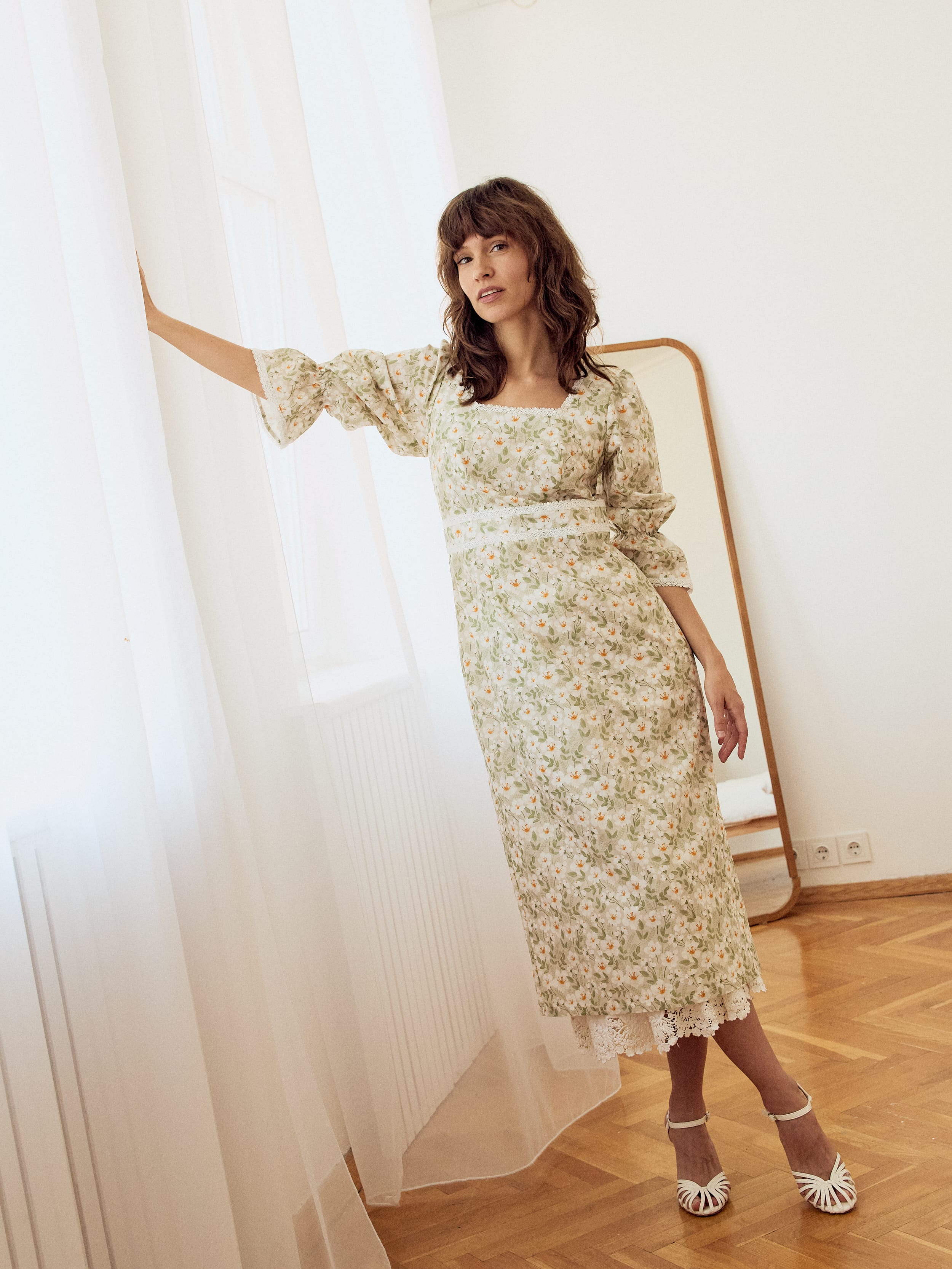 Платье с квадратным вырезом. Фото 16