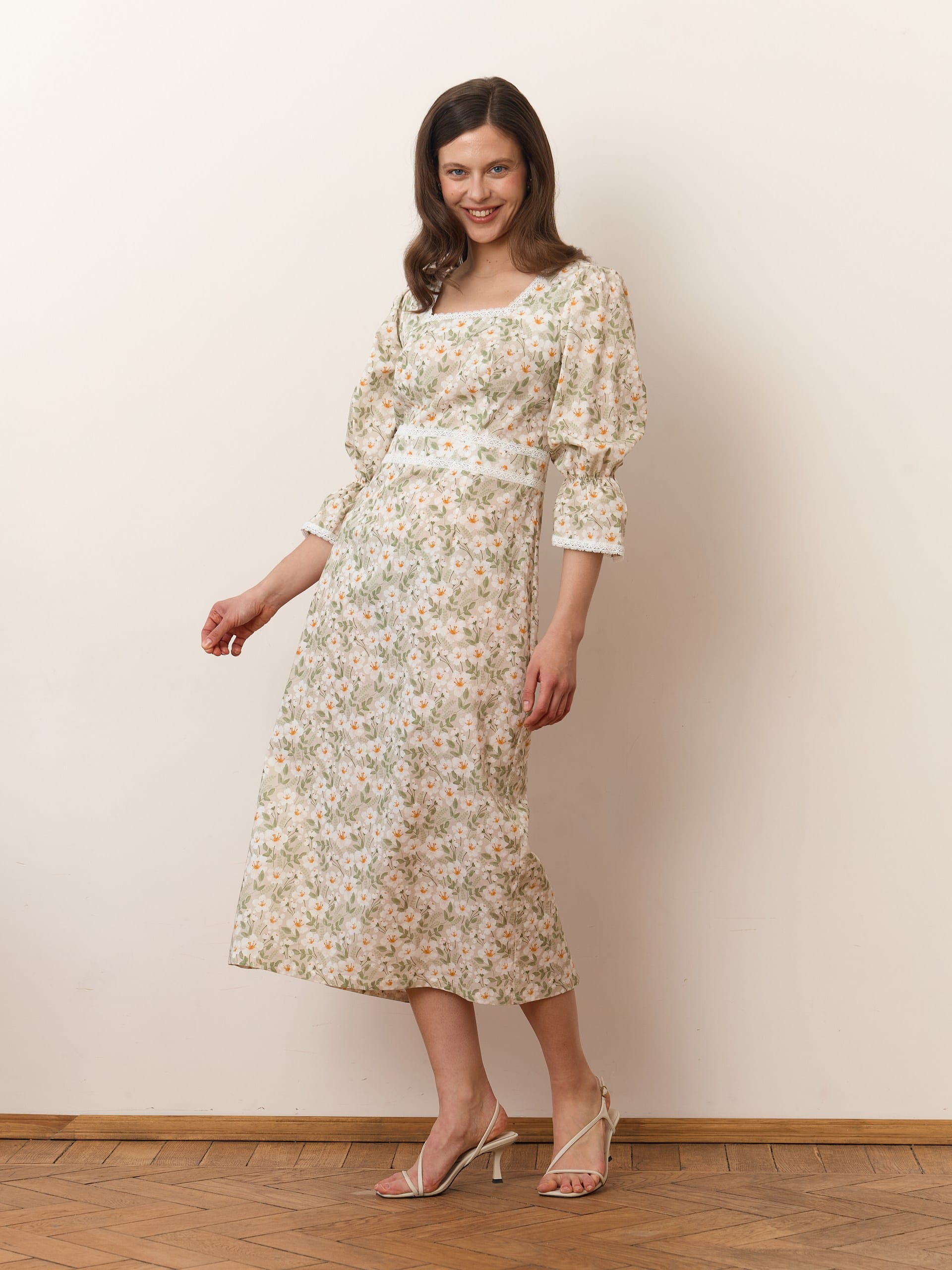 Платье с квадратным вырезом. Фото 6