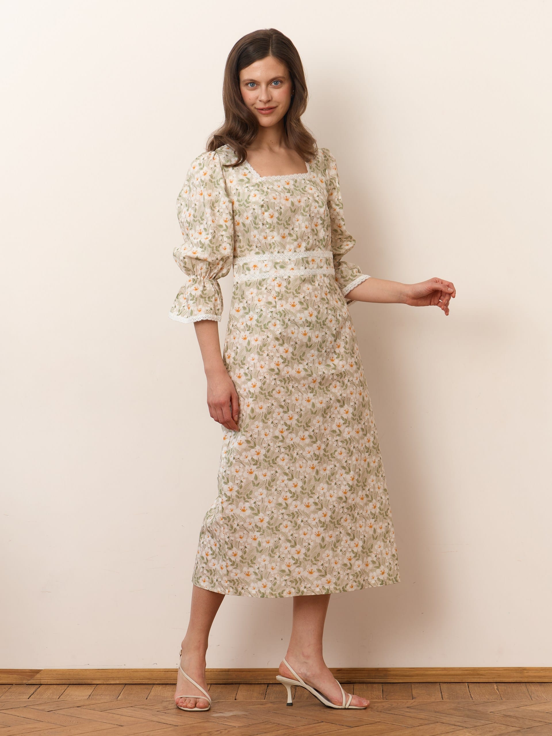 Платье с квадратным вырезом. Фото 5