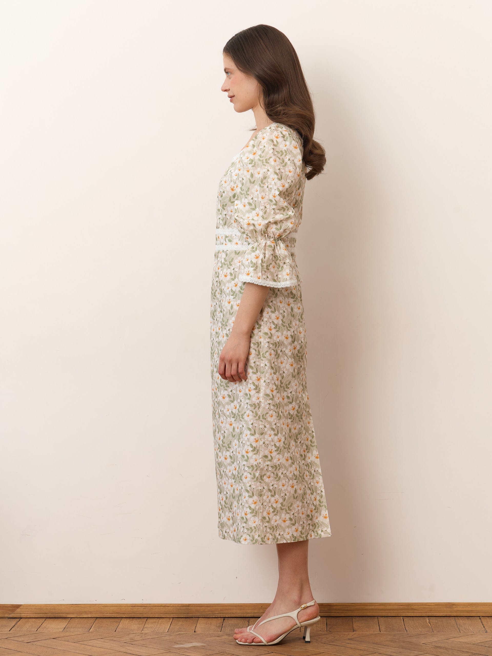 Платье с квадратным вырезом. Фото 2