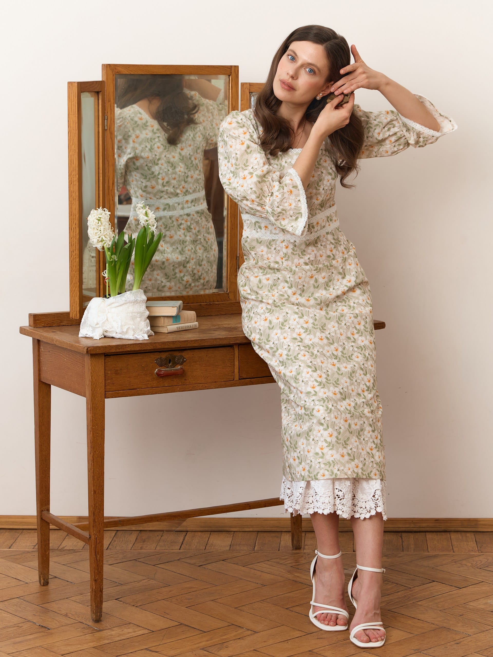 Платье с квадратным вырезом. Фото 10