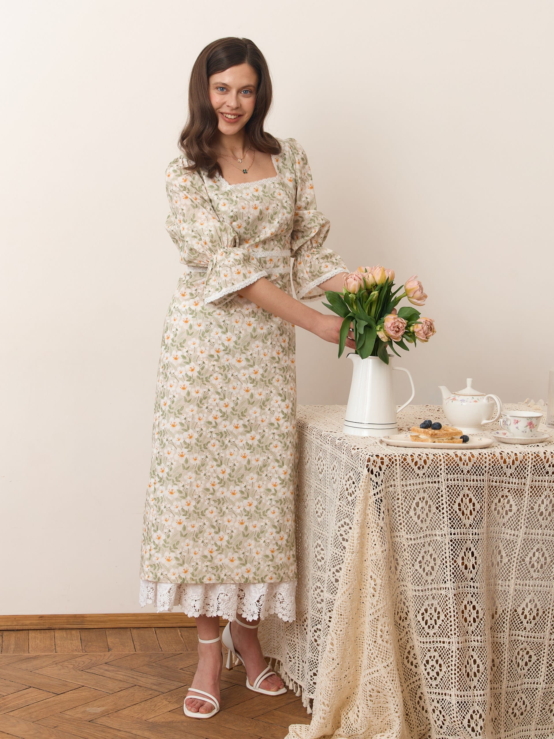 Платье с квадратным вырезом. Фото 12