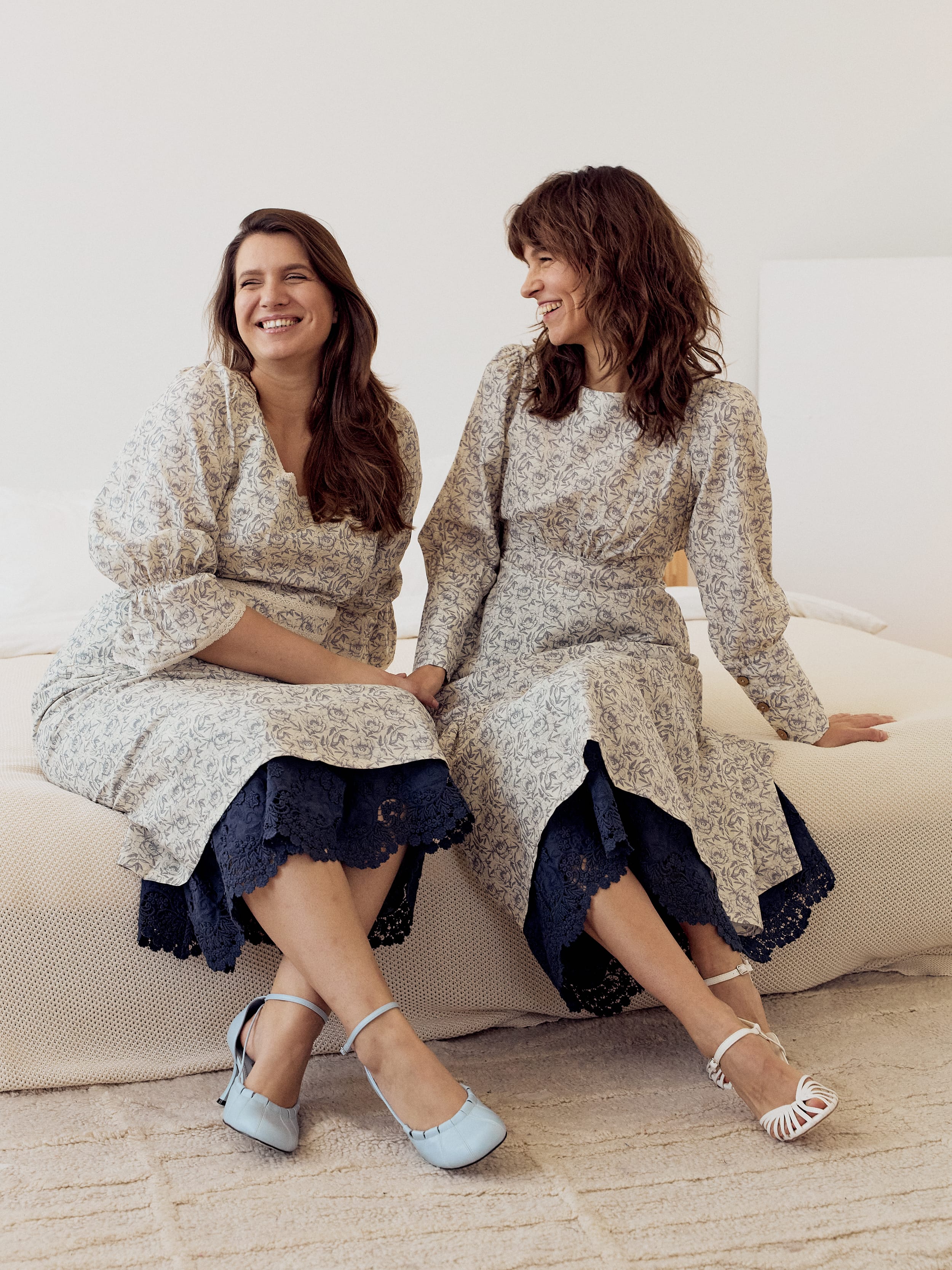 Платье с широкими манжетами. Фото 15