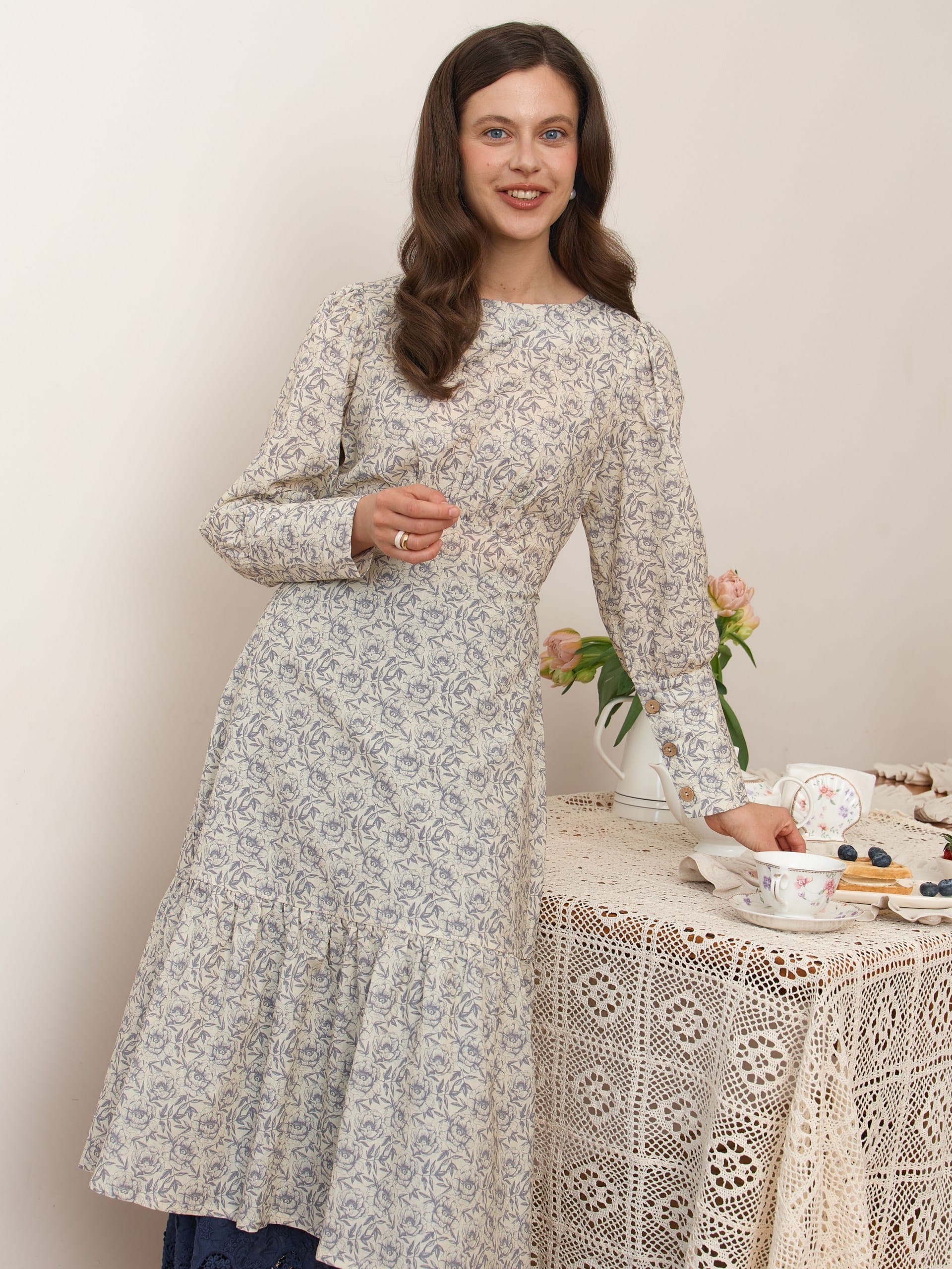 Платье с широкими манжетами. Фото 12