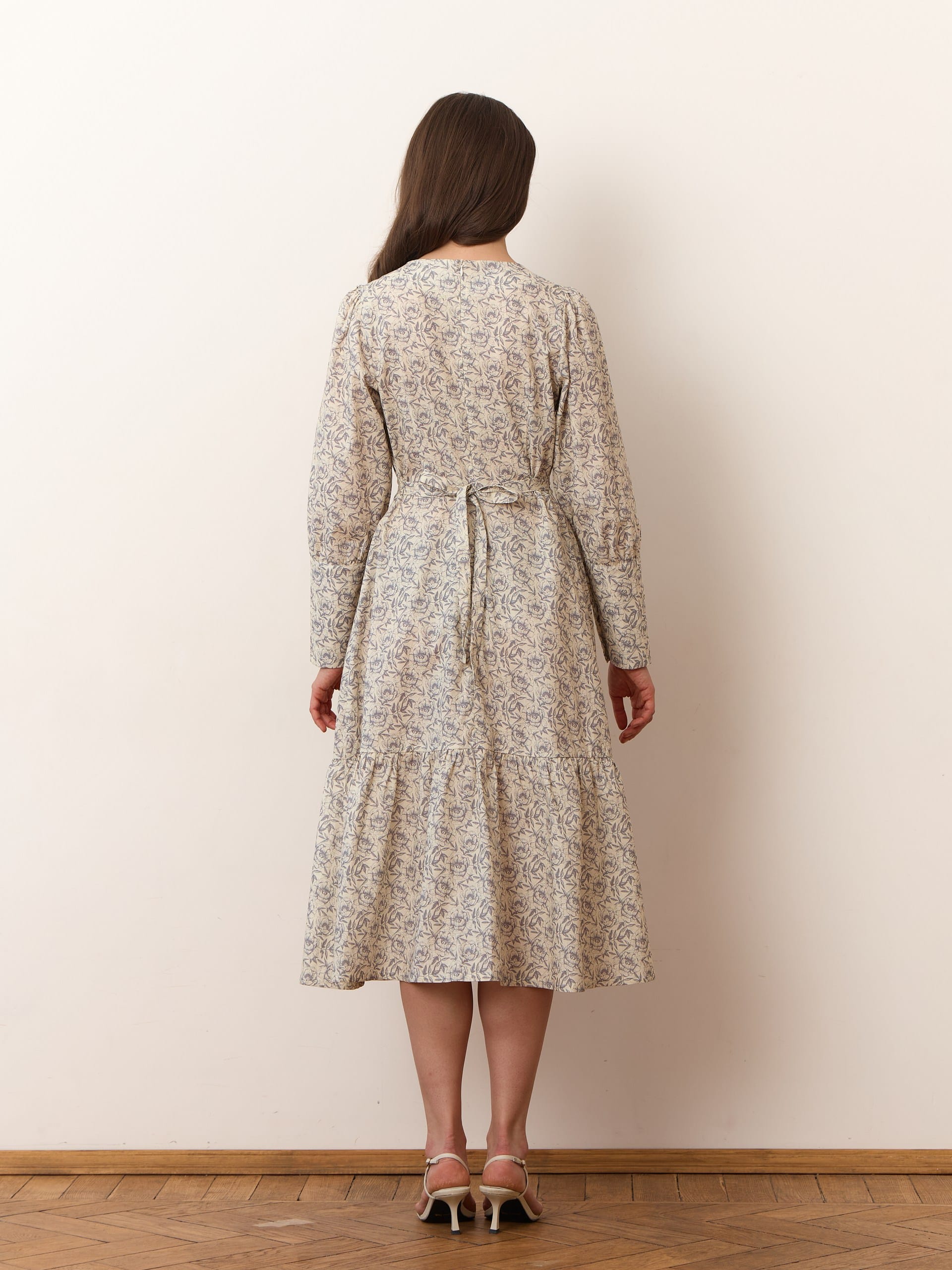 Платье с широкими манжетами. Фото 3