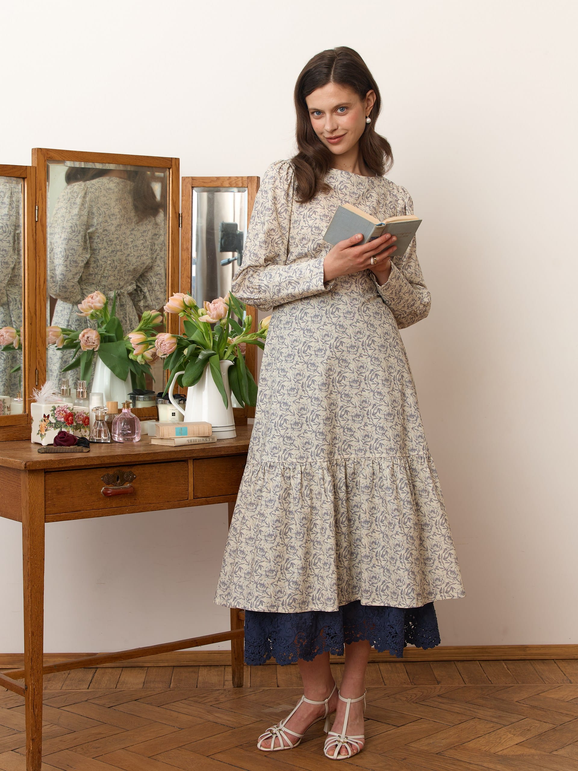 Платье с широкими манжетами. Фото 13