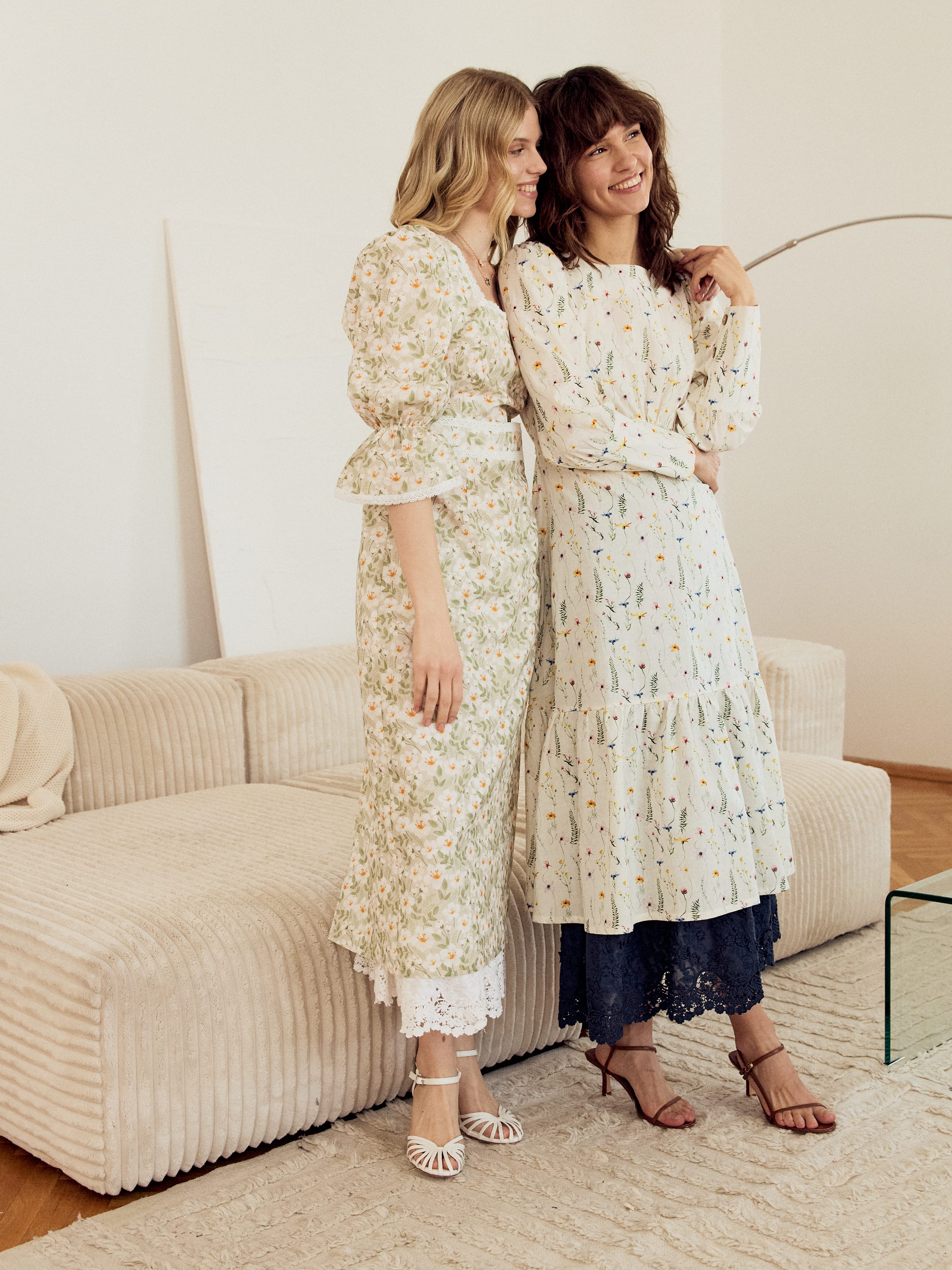 Платье с широкими манжетами. Фото 15