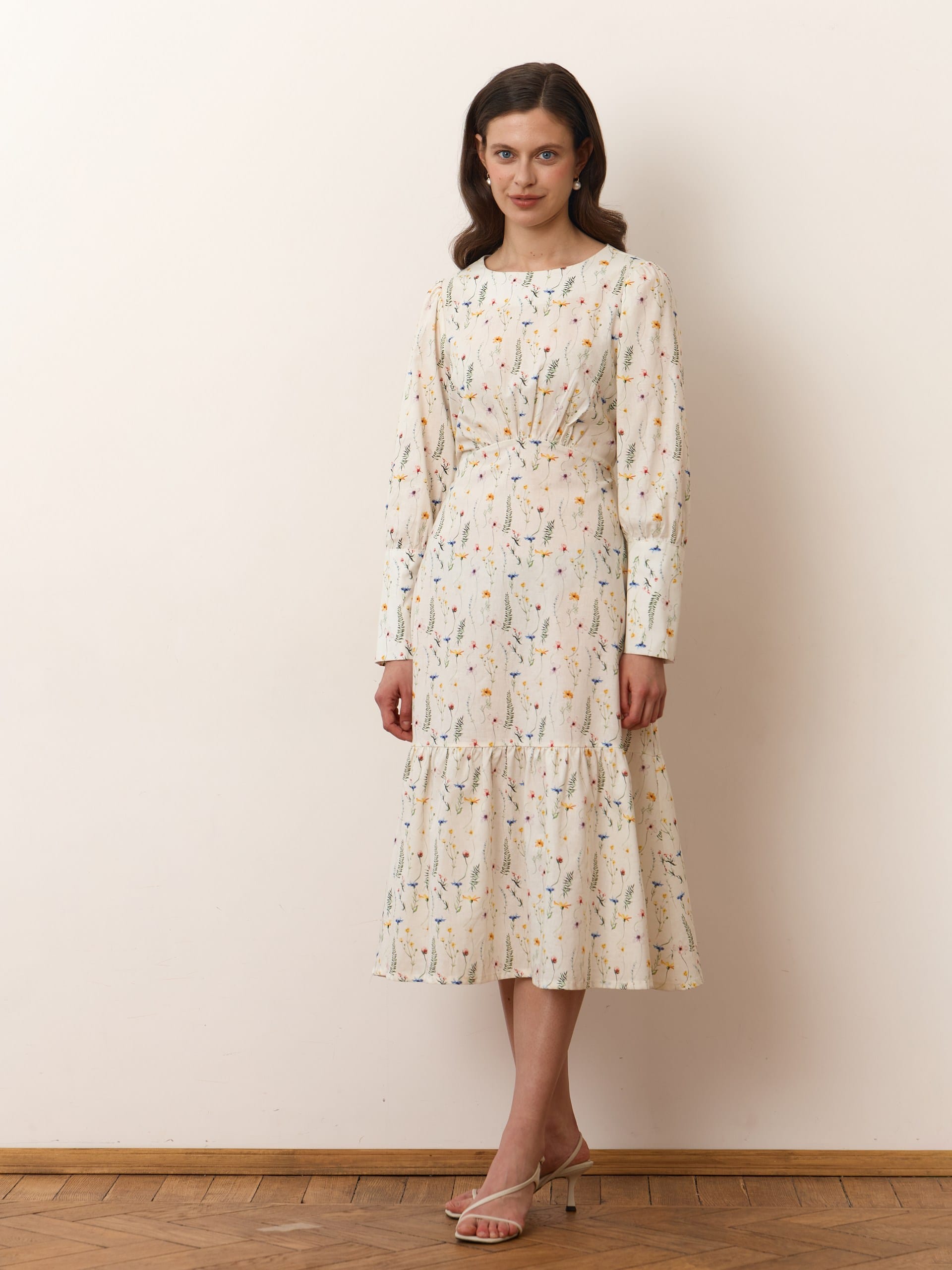 Платье с широкими манжетами. Фото 1