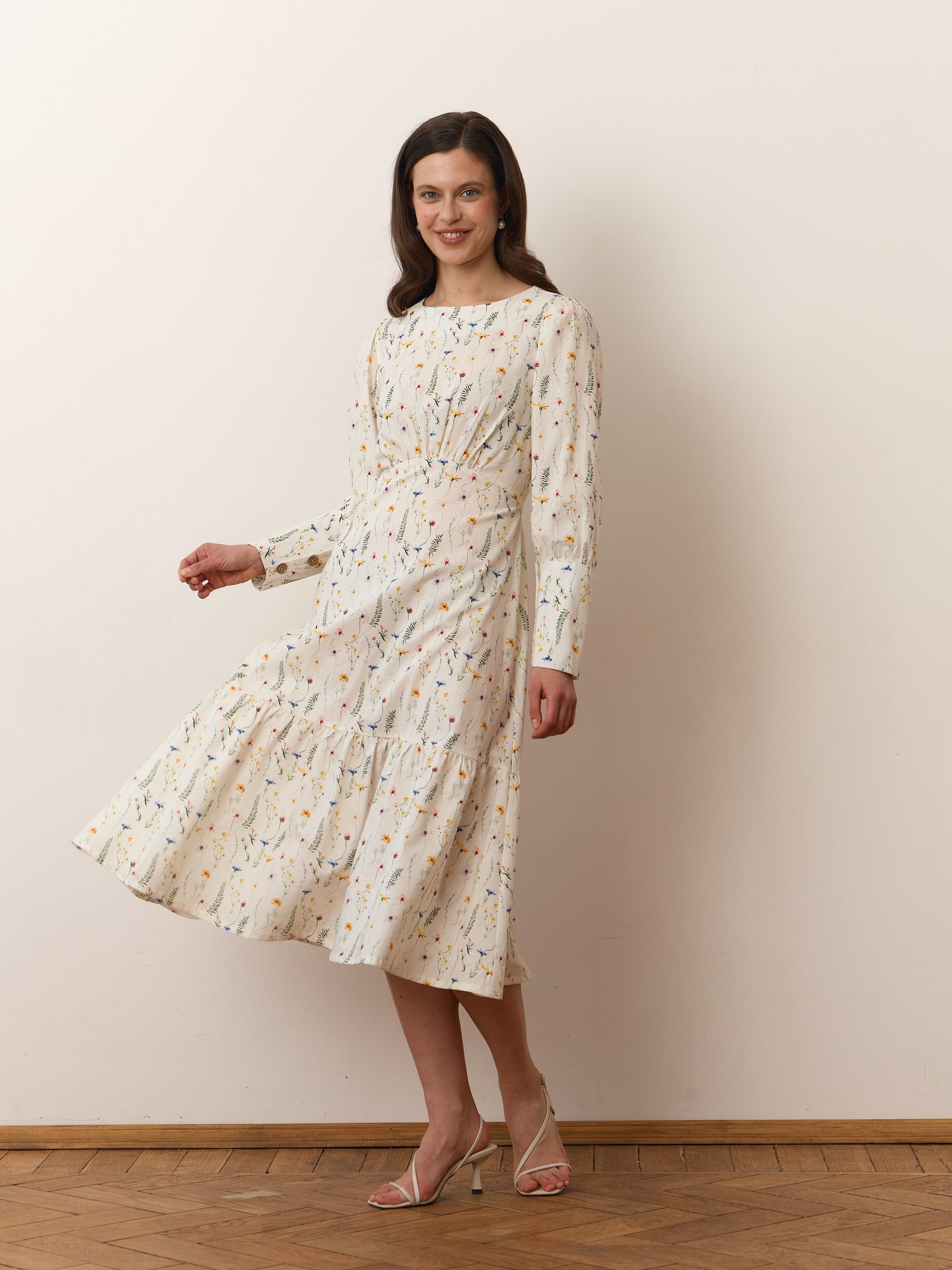 Платье с широкими манжетами. Фото 6