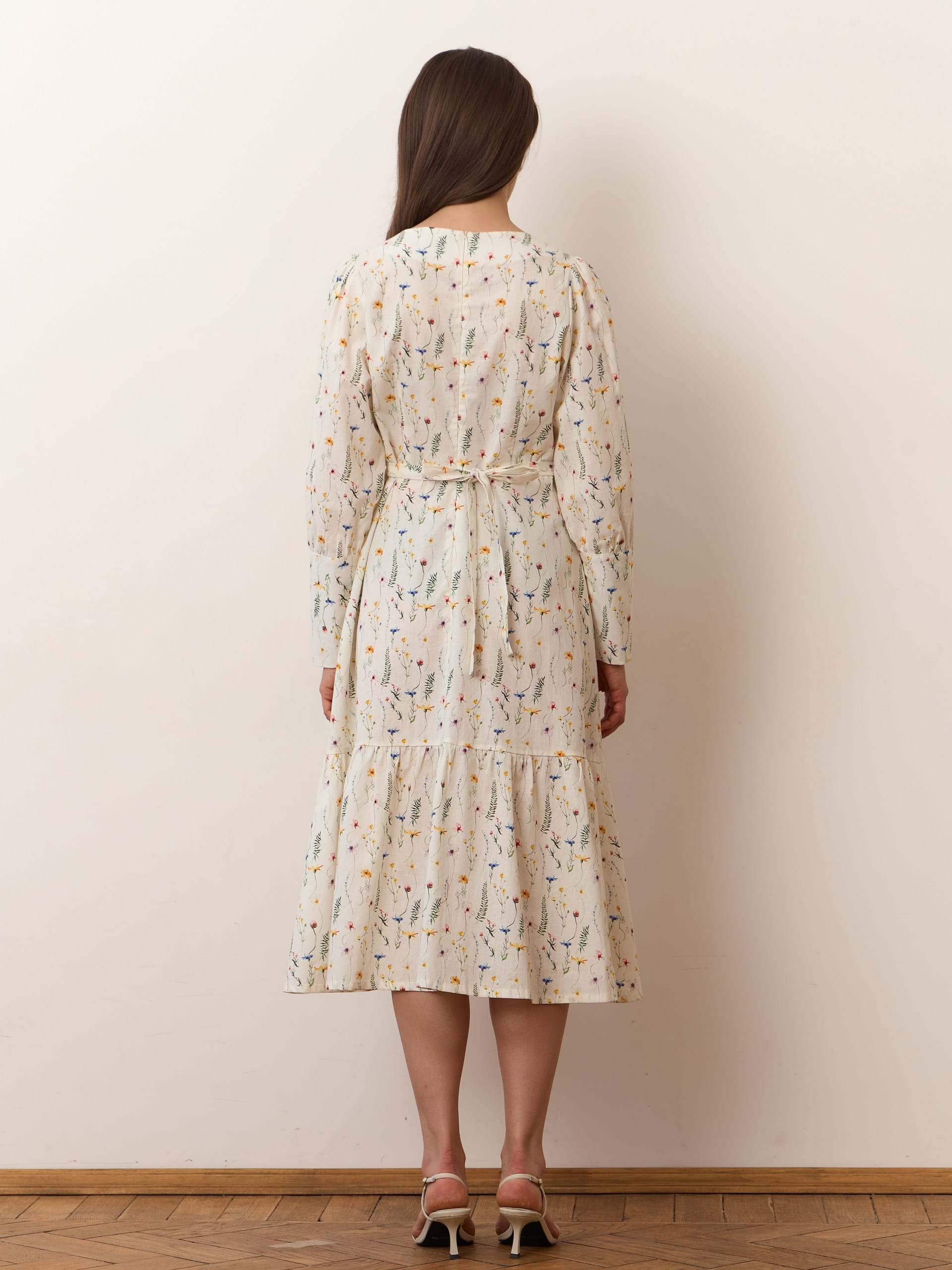 Платье с широкими манжетами. Фото 3