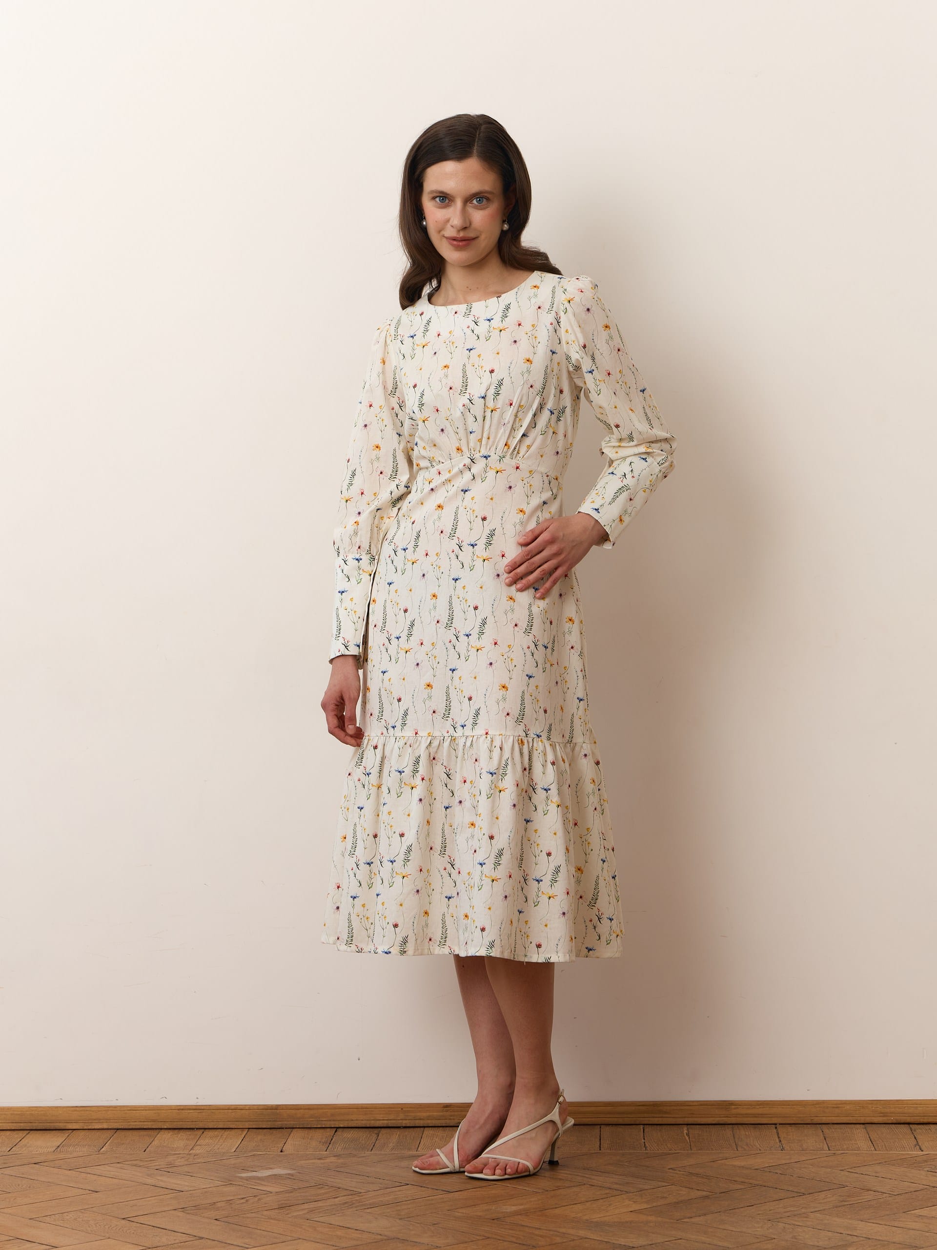 Платье с широкими манжетами. Фото 4