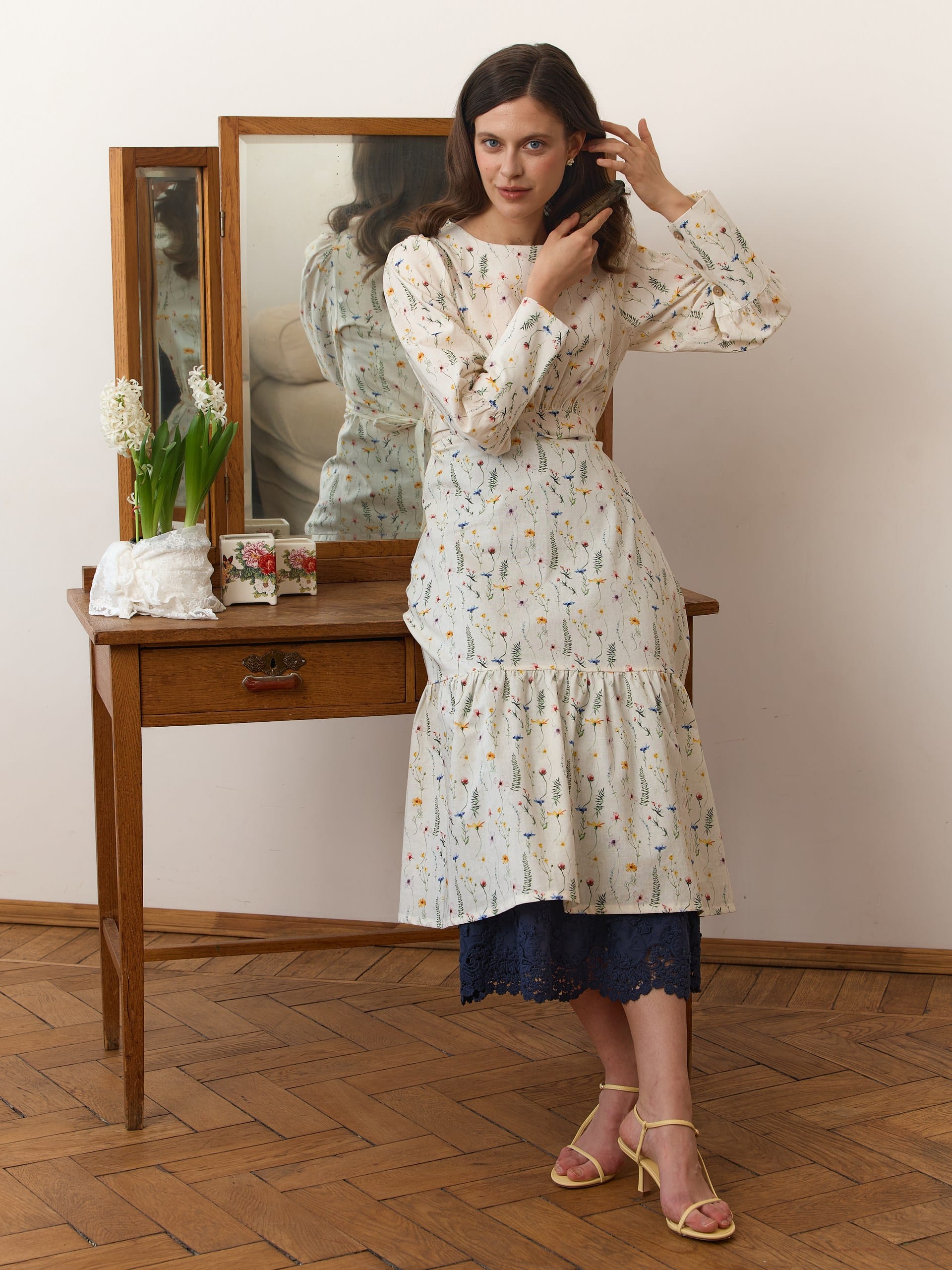 Платье с широкими манжетами. Фото 10