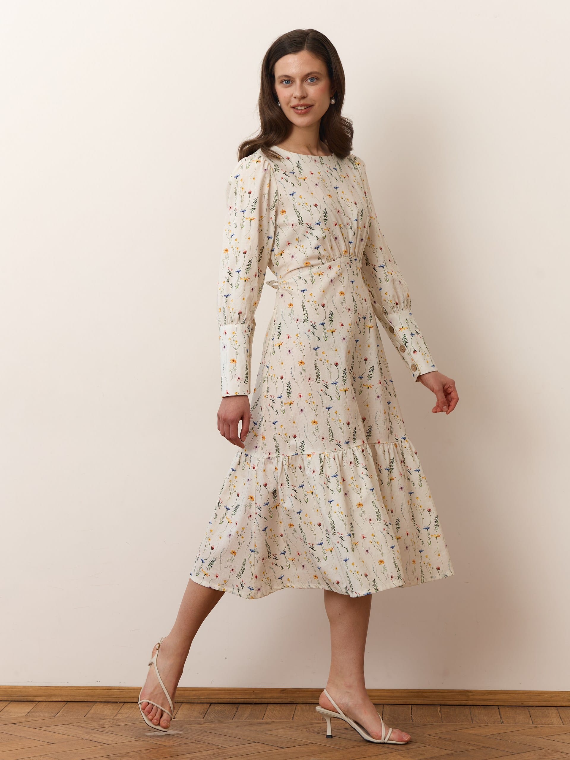 Платье с широкими манжетами. Фото 5